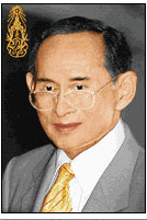 ในหลวงฉลองพระองค์สูทสีเทา