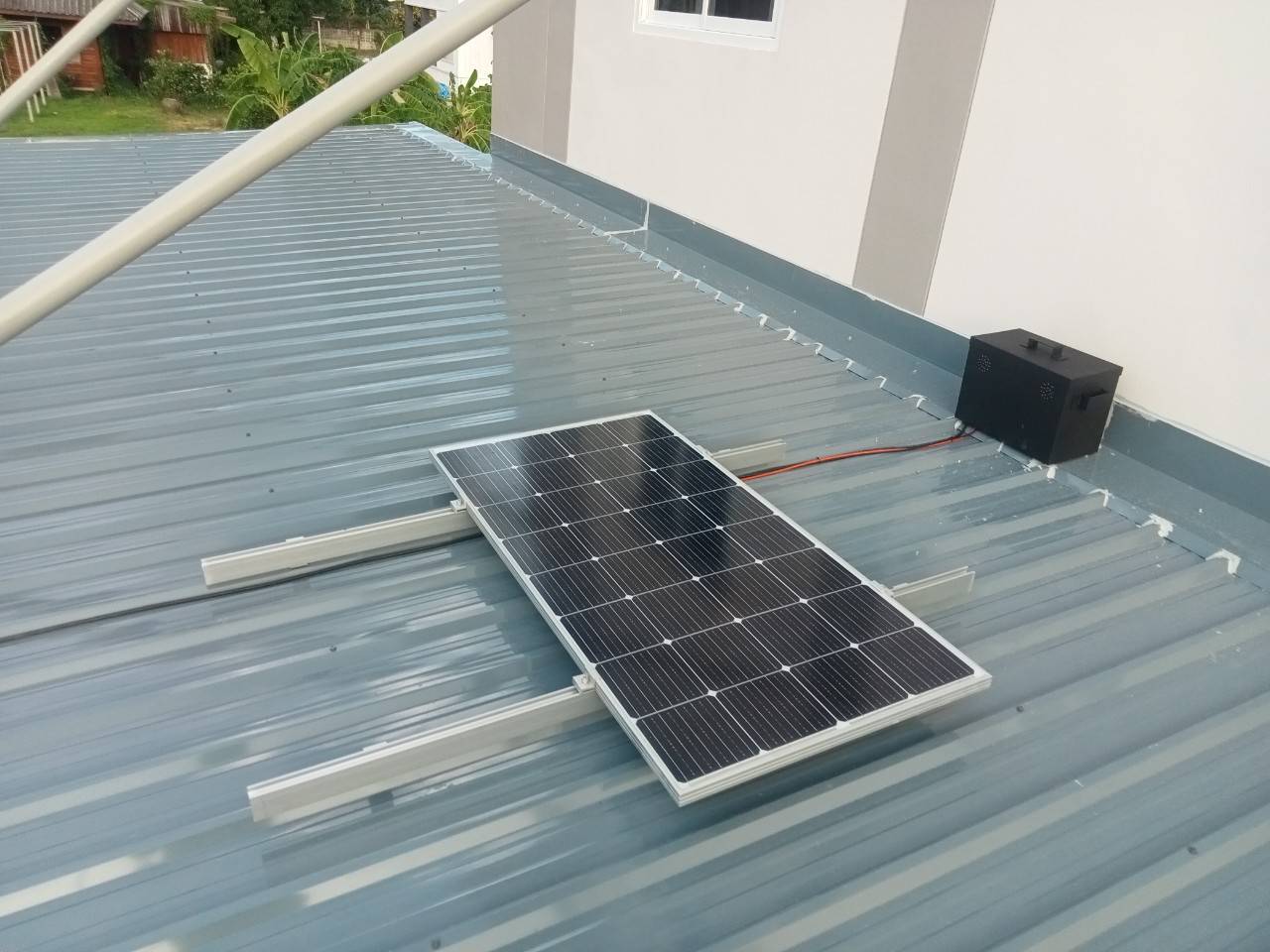 งานติดตั้งป้ายอักษรไฟออกหน้า ระบบไฟโซล่าเซลล์ “บ้านคุณแม่”