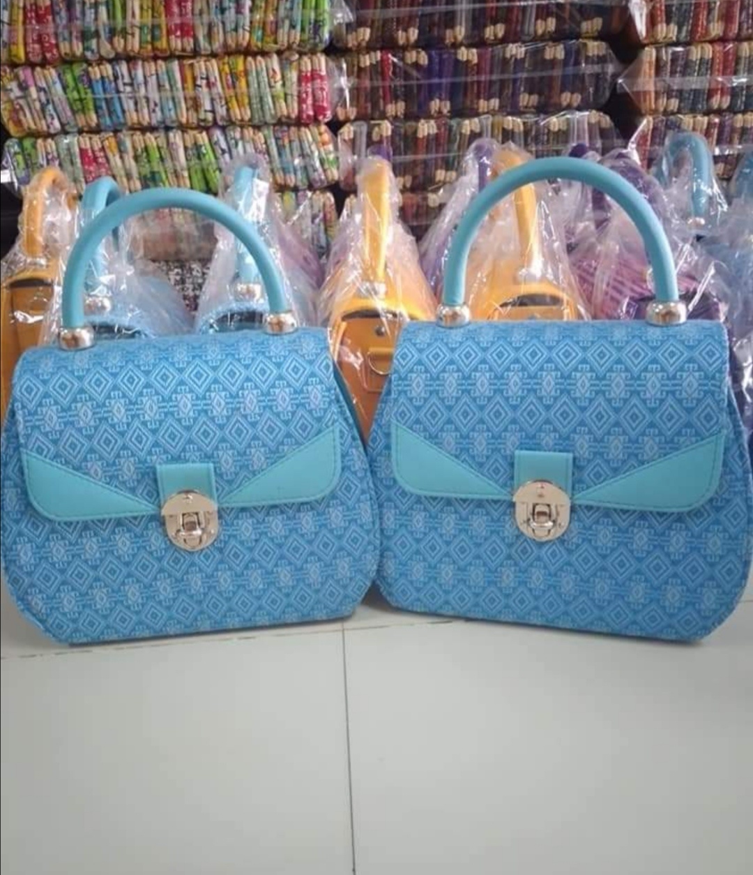 กระเป๋าผ้าทอมัดหมี่สีหมากสุก กระเป๋าถือ กระเป๋าหิ้ว 11x27x16 Cm//Khit Bag, Tote Bag, Tote Bag
