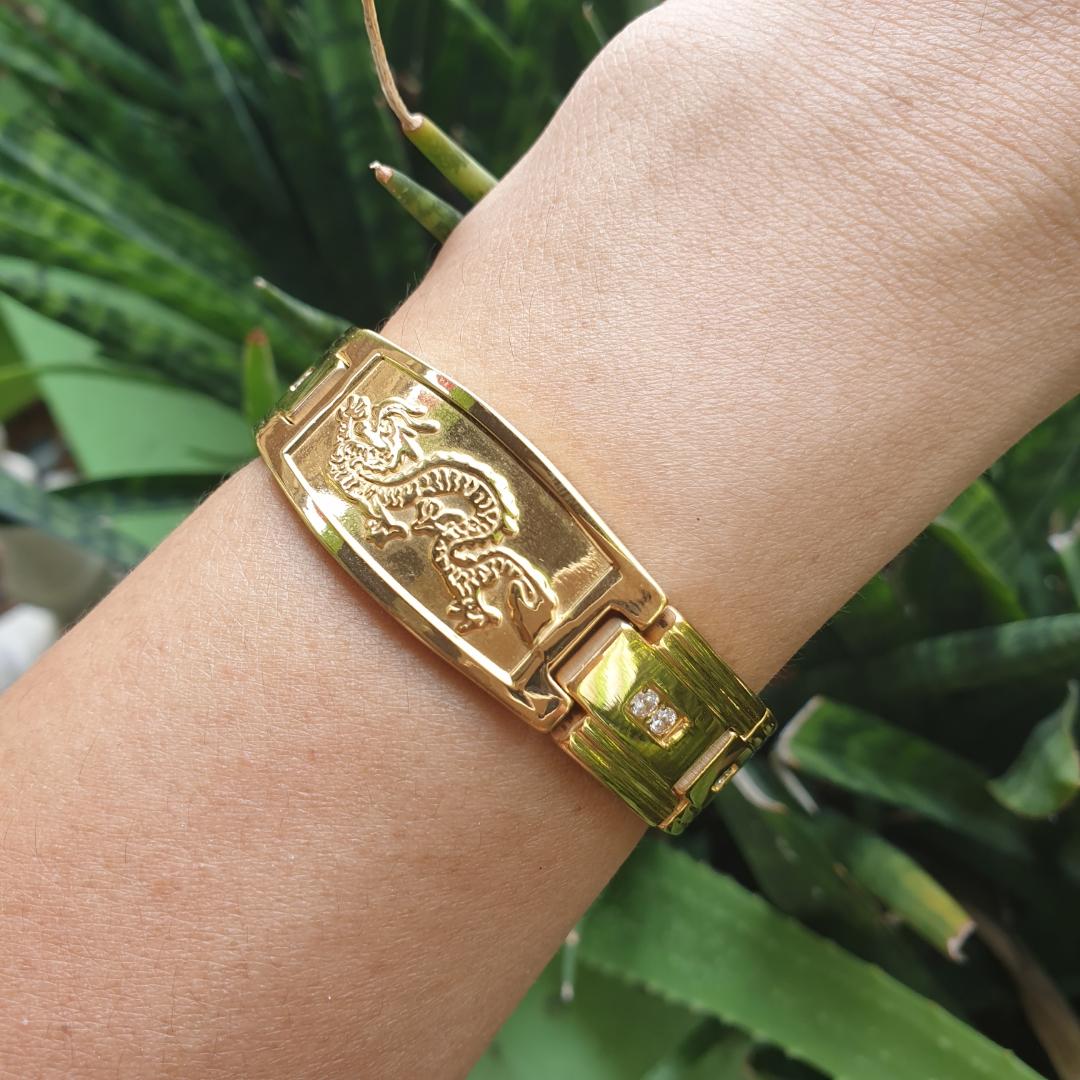 สร้อยข้อมือมังกรฝังเพชร กว้าง1.5cm. พร้อมแร่ปรับสมดุลร่างกาย งานเลเซอร์ ไม่ลอกไม่ดำ
