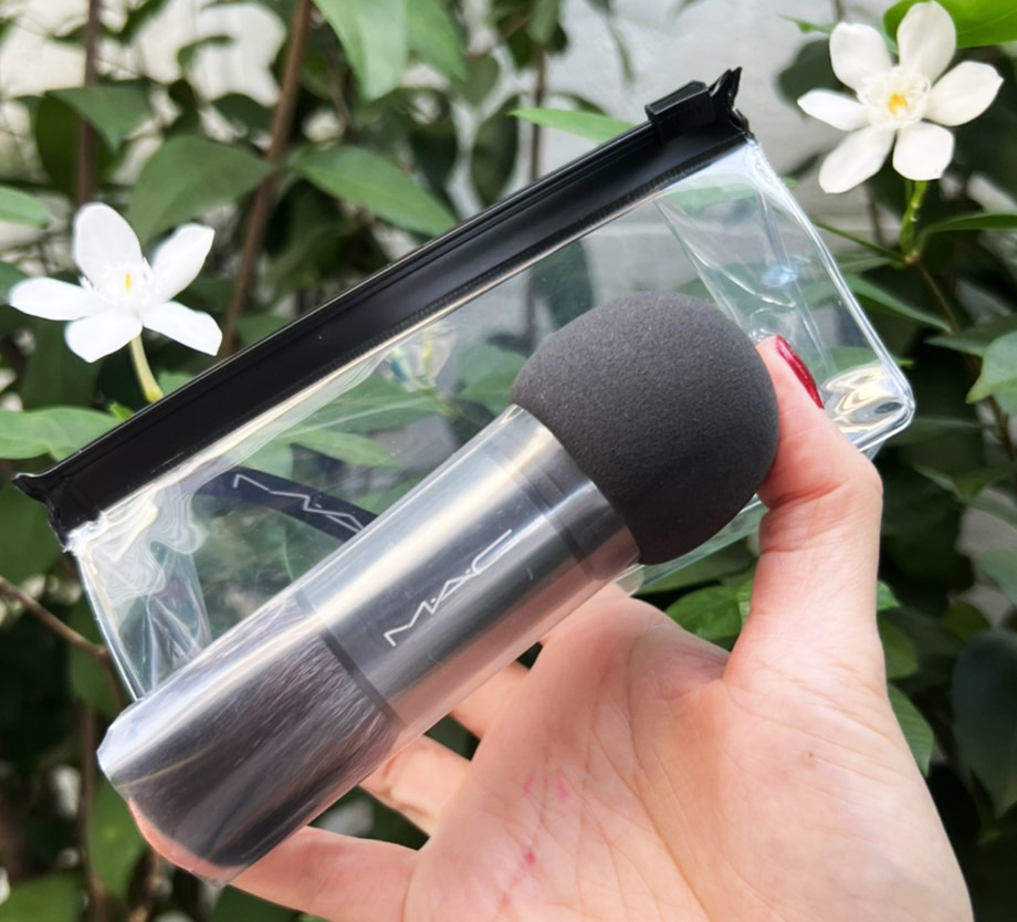 M.A.C Duo Brush แปรงดัมเบล แต่งหน้าสองด้าน
