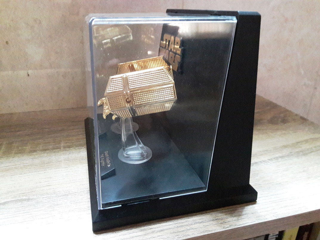 โมเดลชุบทอง 24 K Millennium Falcon & Darth Vader's Tie Fighter - Star Wars