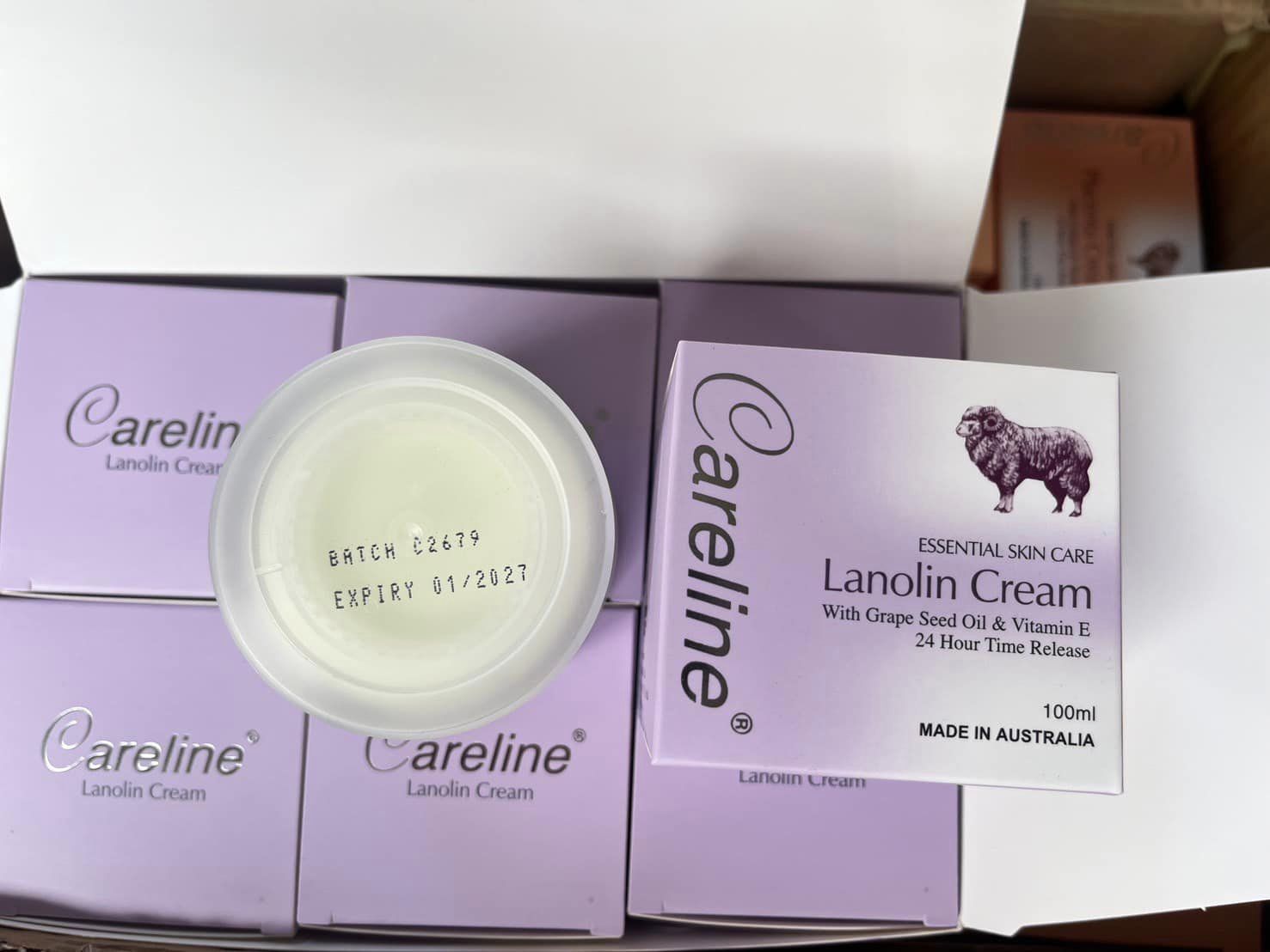 กระปุกม่วง Careline Lanolin Cream with Grape Seed Oil & Vitanmin E ขนาด 100ml.
