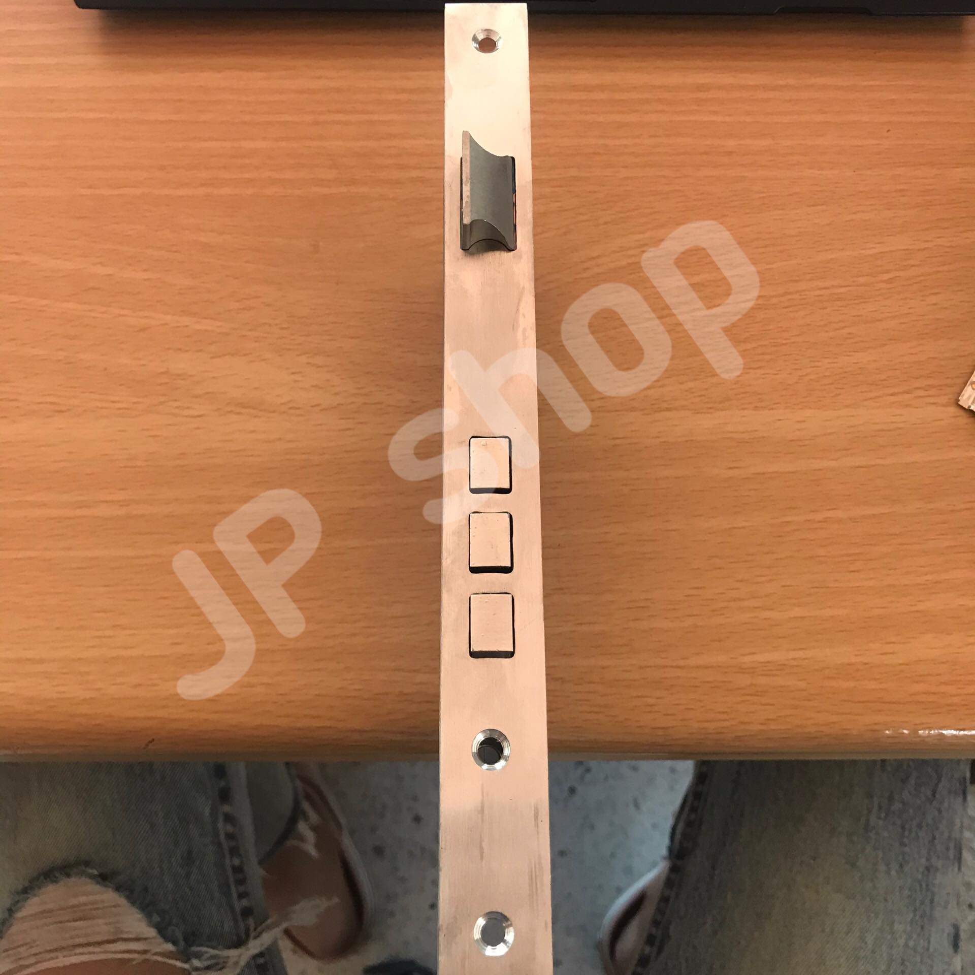 ก้านโยคประตูรั่ว กุญแจเขาควายประตูรั่ว มือจับประตูรั่วสแตนเลส พร้อมอุปกรณ์ล็อคประตู ส่งไว โกดังในไทย