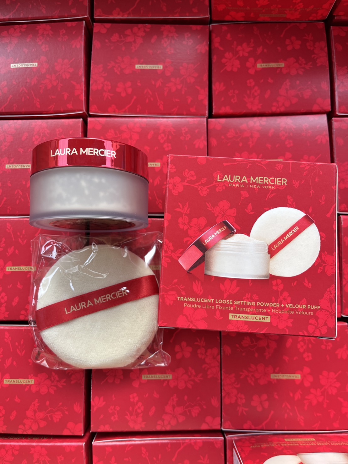 กล่องแดง Laura Mercier Translucent Loose Setting Powder & Velour Puff - Translucent