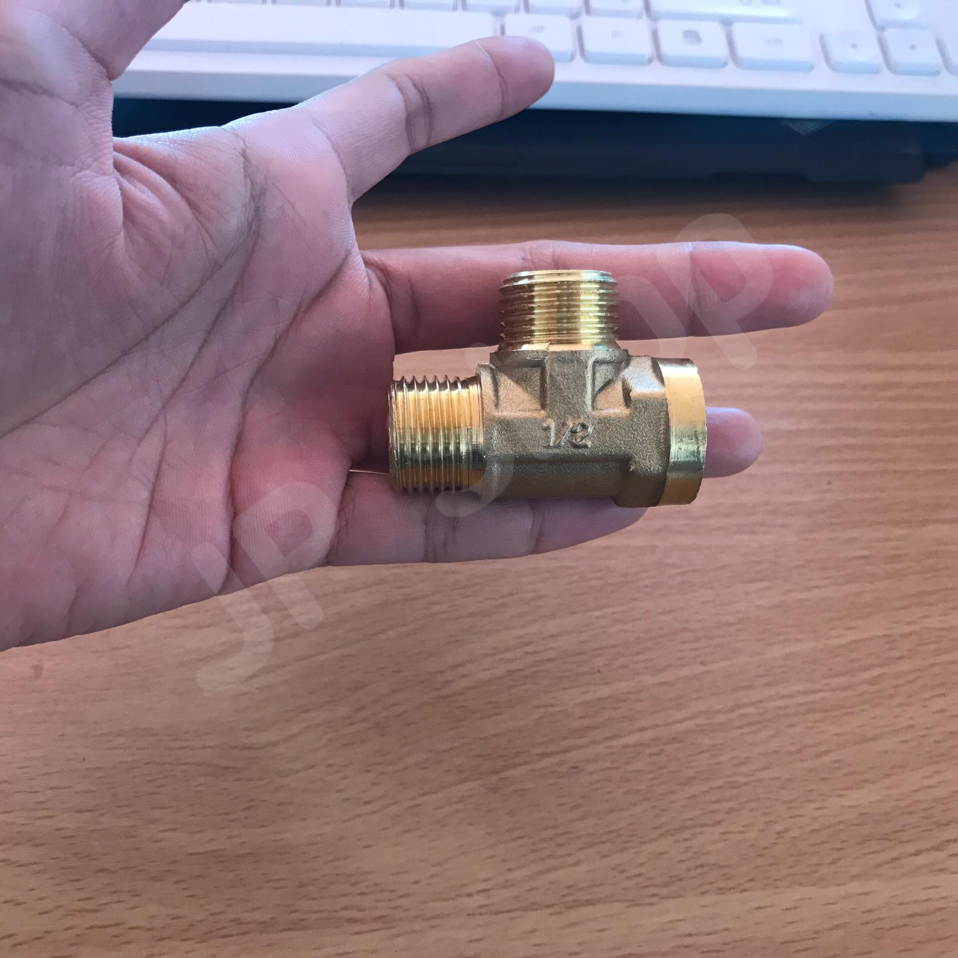 ข้อต่อทองเหลืองสามทางขนาด 4 หุน เกลียวนอก2 เกลียวใน 1 ข้อต่อ ทองเหลือง สามทาง เกลียว นอก-นอก-ใน #1754