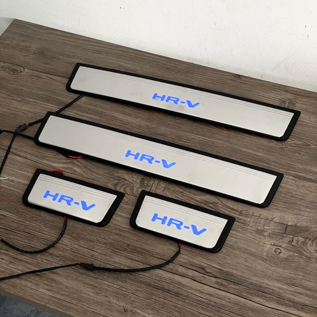 คิ้วบันไดสเตนเลสมีไฟ LED Honda HR-V e:HEV รุ่น OEM(ทรงศูนย์) มีไฟ LED