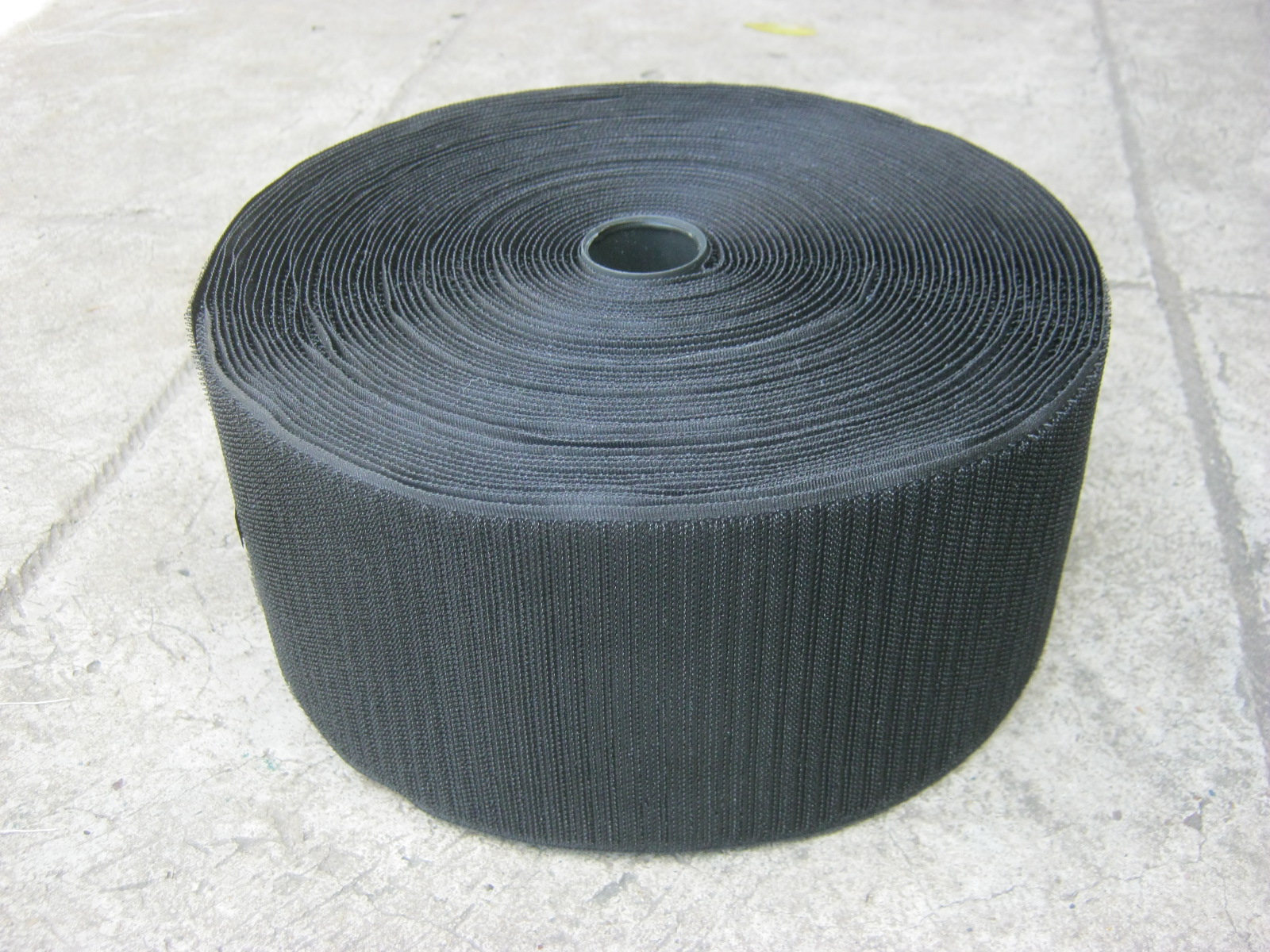 เมจิกเทป ตีนตุ๊กแก เวลโกร Velcro สีดำ แบ่งขาย 4 นิ้ว