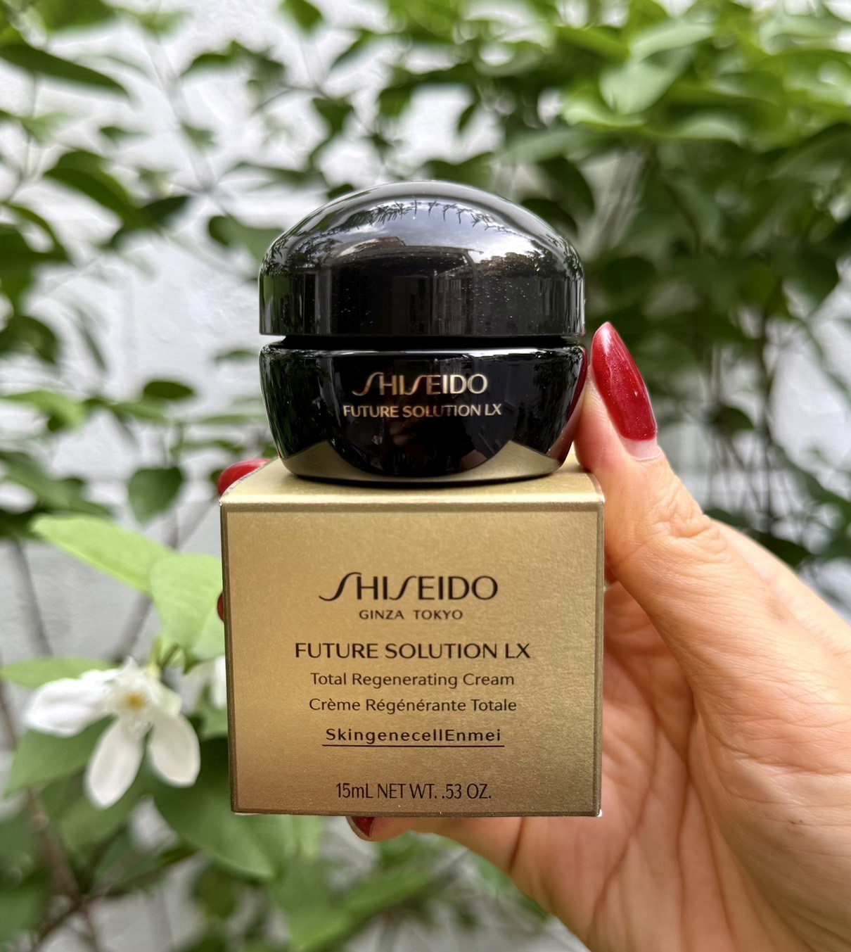 Shiseido Future Solution LX Total Regenerating Cream 15ml. ครีมบำรุงผิวยามค่ำคืน สูตรเข้มข้น