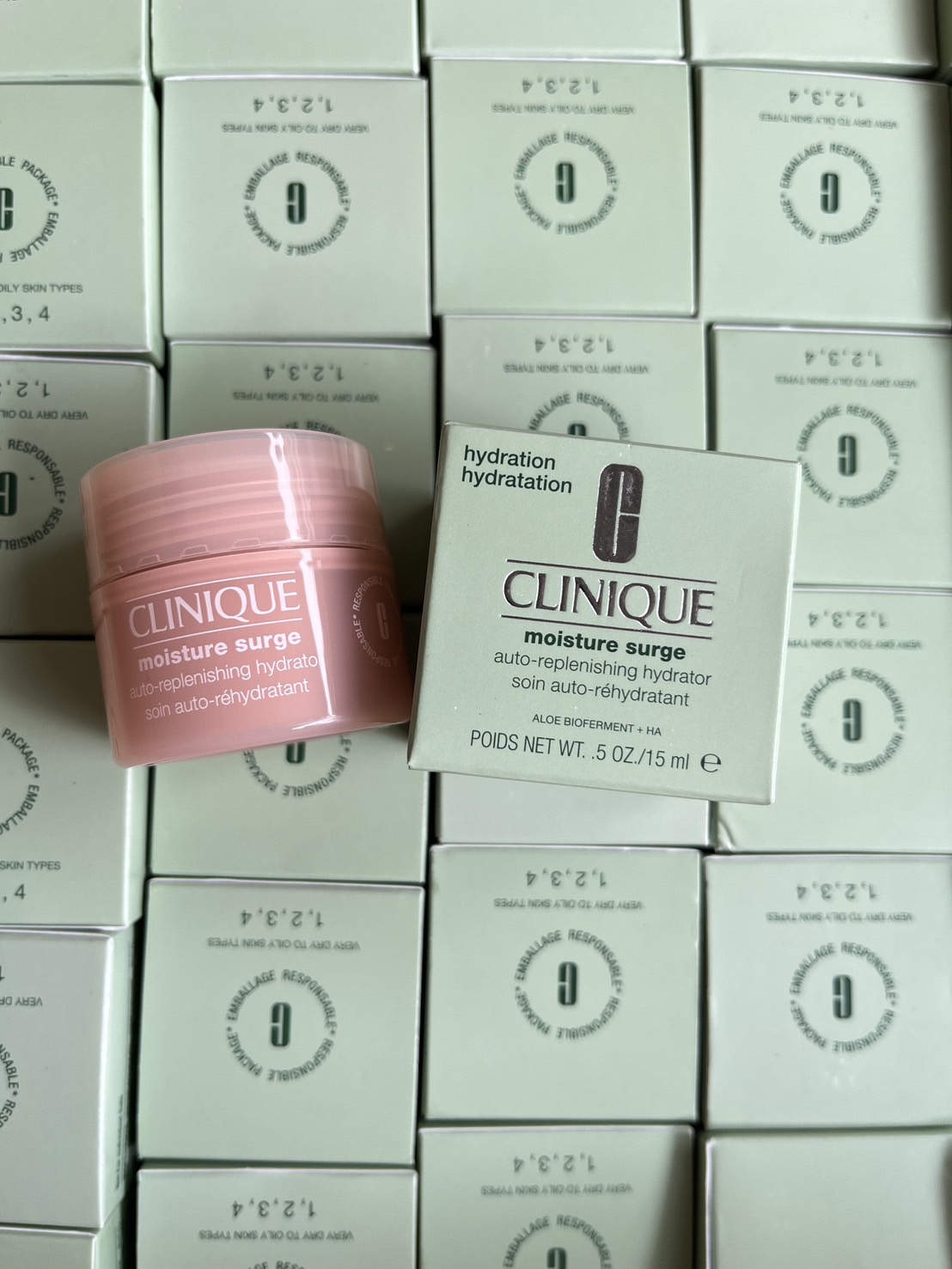 Clinique Moisture Surge 100.-Hour Auto-Replenishing Hydrator 15ml. ครีมบำรุง