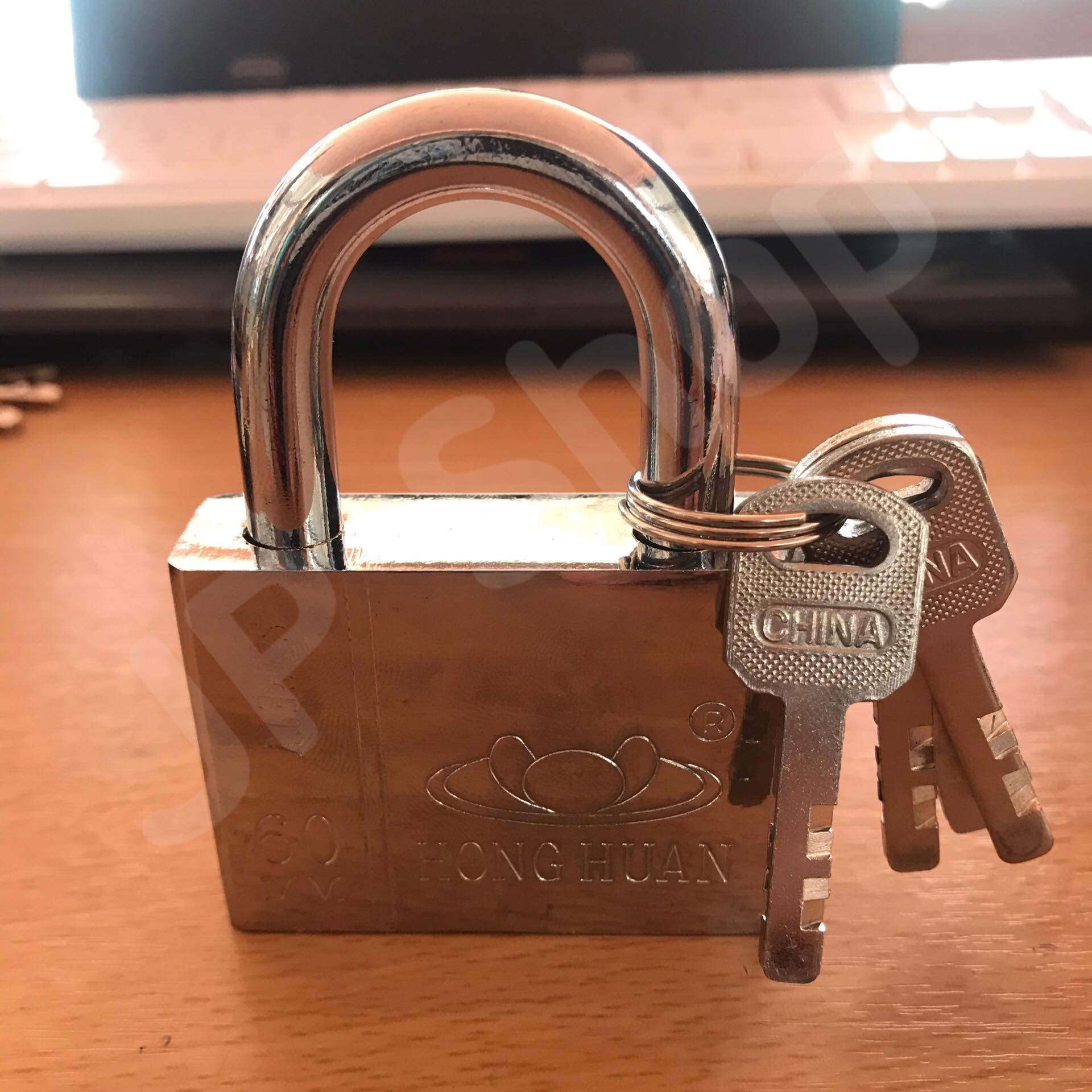 กุญแจล็อคบ้าน ล็อคครัว ล็อคอเนประสงค์ 60 มม. ล็อคแน่นหนา คงทน ราคาถูก สนใจสั่งซื้อได้เลย ห่วงสั้น #907