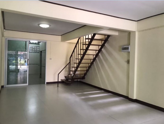 ขายทาวน์เฮ้าส์ ม.วีรวัฒน์ ถ.เพชรเกษม 94 แขวงบางแคเหนือ เขตบางแค กรุงเทพ / พื้นที่ 2 ชั้น 18 ตารางวา