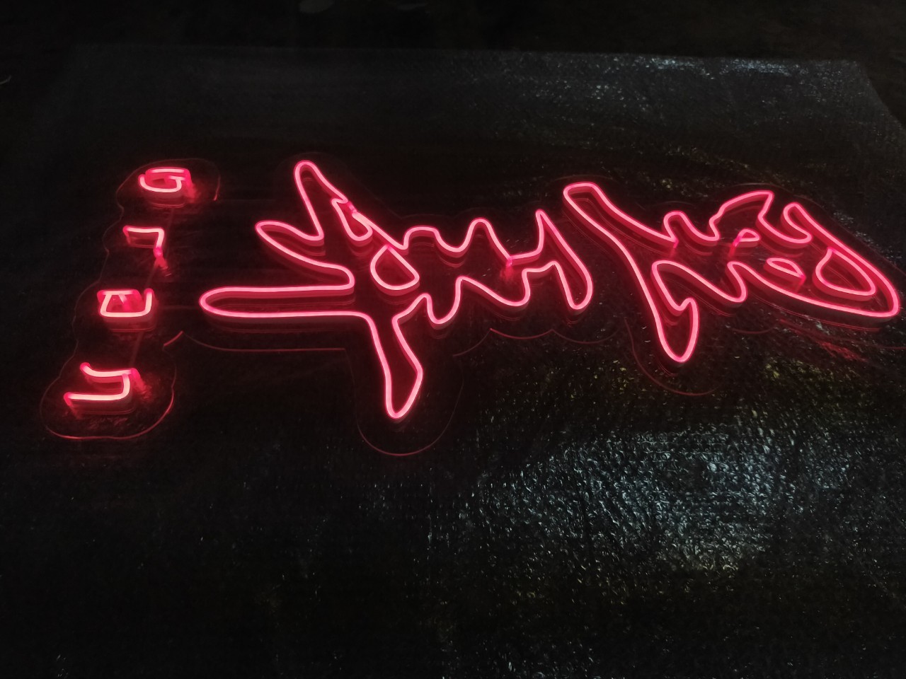 ไฟนีออน เฟค