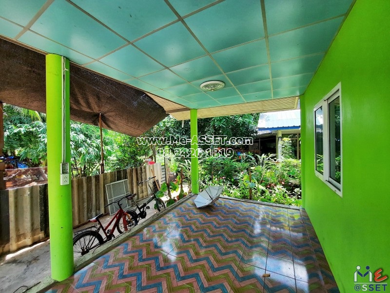 ขายที่ดินพร้อมสิ่งปลูกสร้าง บ้านชั้นเดียว ย่าน พุทธมณฑลสาย 4, ทวีวัฒนา อักษะ : ศาลายา ซอย 17 ใกล้ร้านก๊วยเตี๋ยวนายเงี๊ยบ : 134 ตารางวา