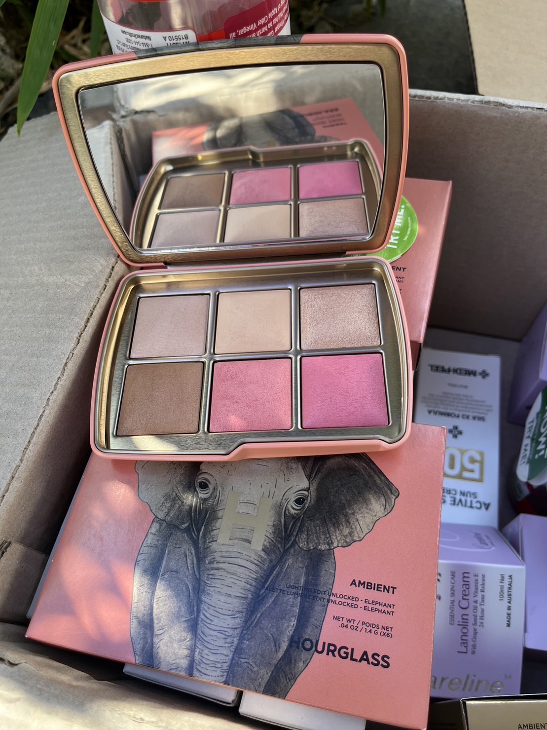 HOURGLASS Ambient Lighting Edit Unlocked (1.4g.X6) สี Butterfly บรอนเซอร์, บลัชออน และไฮไลท์