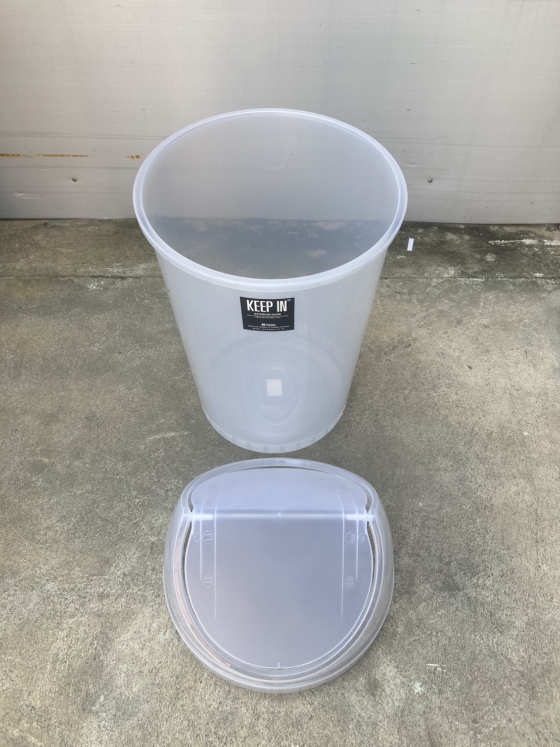 ถังขยะพลาสติกใส ทรงกลม ฝาแกว่ง 45 ลิตร