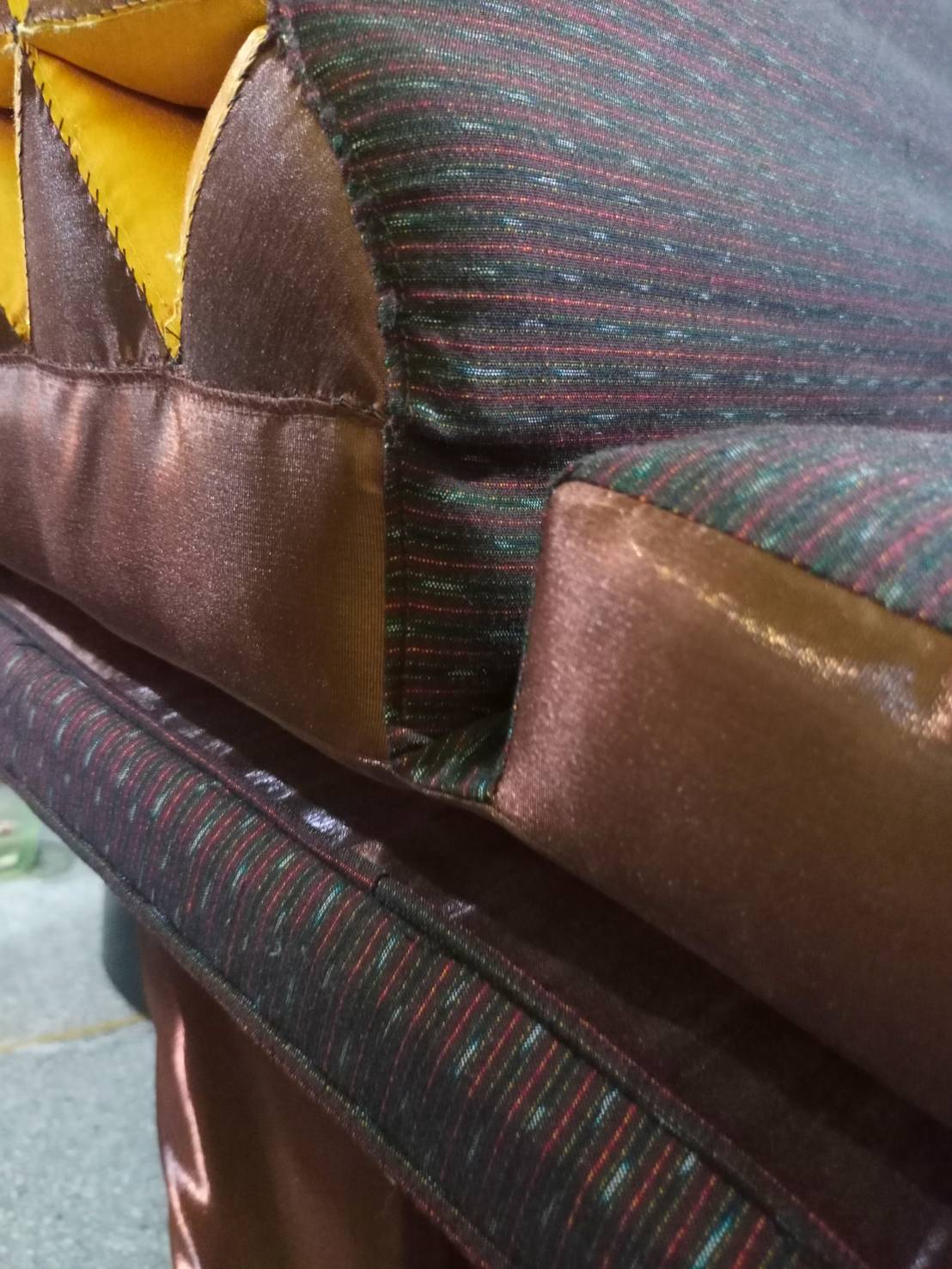 หมอนสามเหลี่ยม 15ช่องติดเบาะ3พับเสริมฐาน2ชั้น 60cmx180cmx56 cm// Triangle Thai Floor Cushions Traditional.