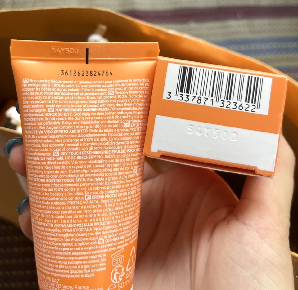 ครีมกันแดดทาหน้าสำหรับผิวมันถึงผิวผสม Vichy Ideal Capital Soleil Dry Touch SPF50 PA++++ 50ml.