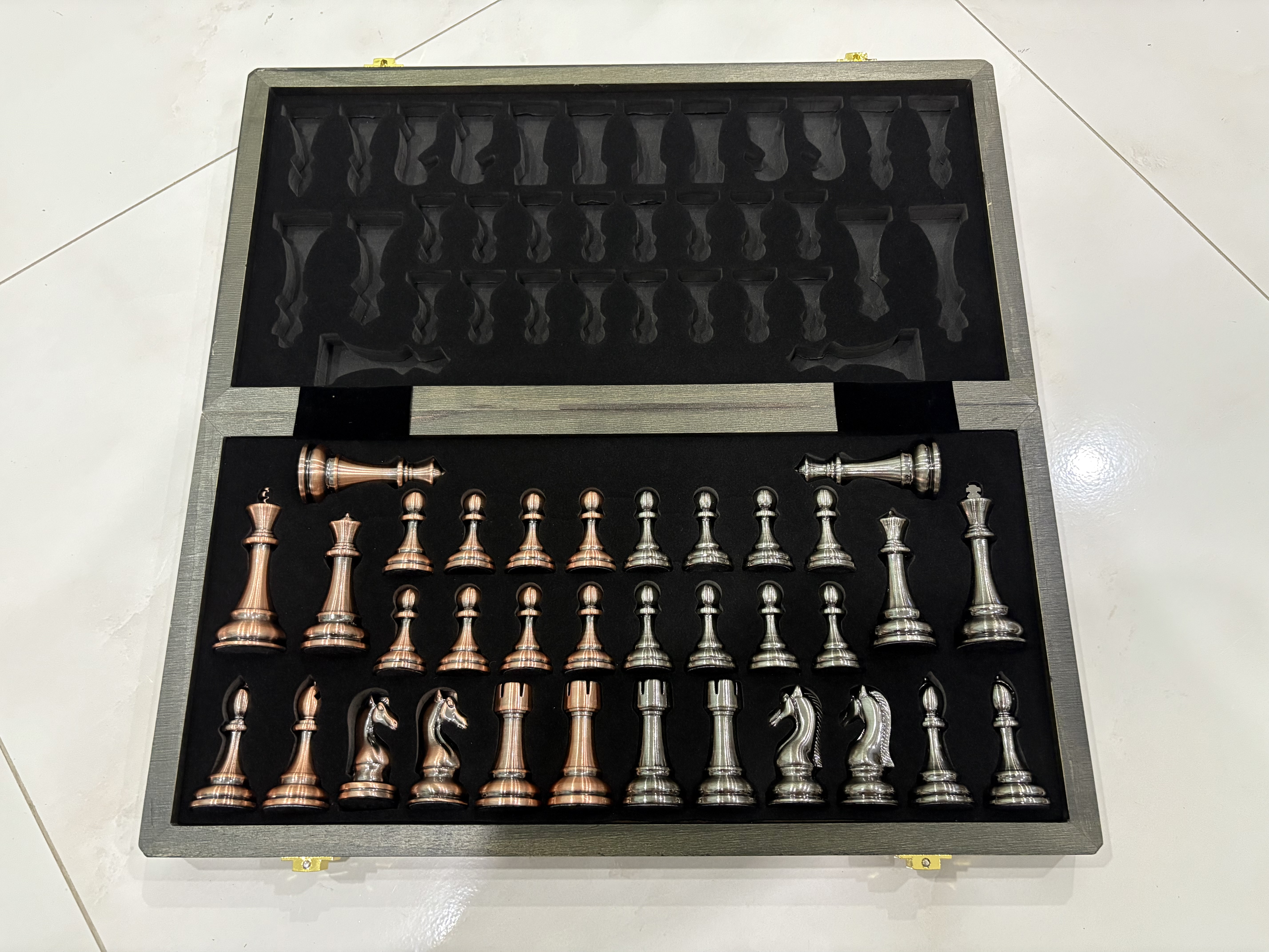 ชุดหมากรุกสากลไม้ebony+maple(ตัวzinc alloy) Gold Knight Wooden Chess Set 8