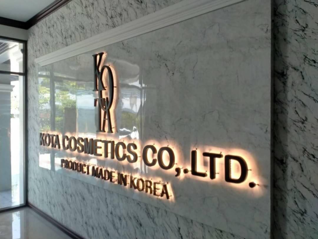 ป้ายตัวอักษรซิงค์ไฟออกหลัง -ซิงค์ทำสีดำ -ไฟออกหลังสีวอมไวท์ -พื้นเป็นอะลูมิเนียมคอมโพสิต4304