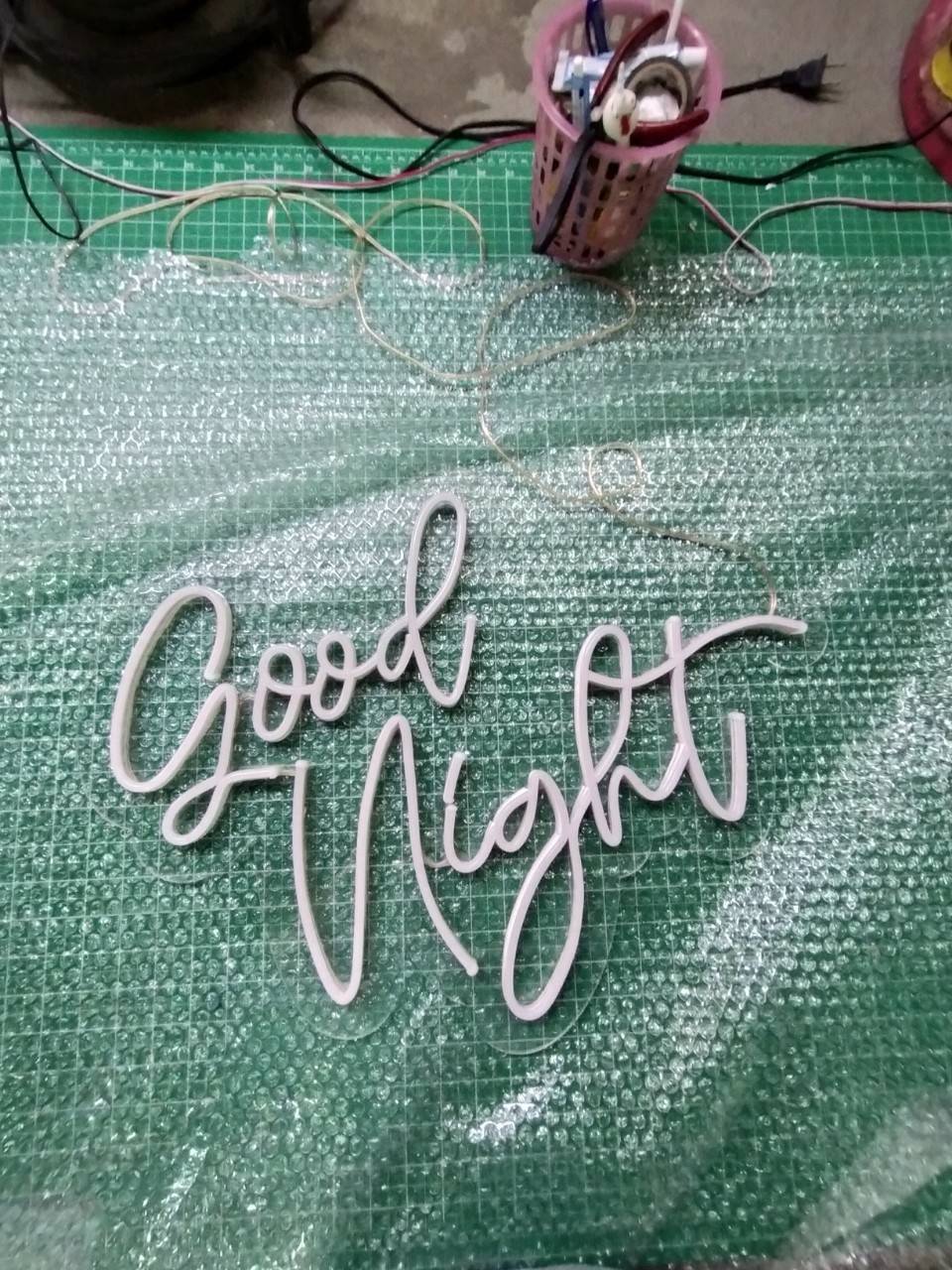 ป้ายไฟนีออนดัดLED แสงสีขาว อะคริลิคใสรองหลัง