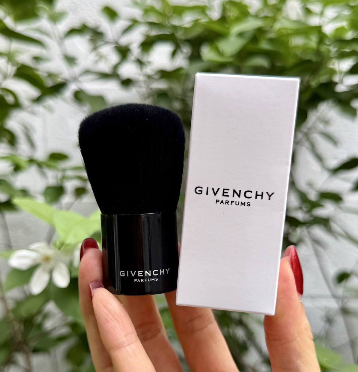 Givenchy Kabuki Brush แปรงคาบูกิแต่งหน้าอเนกประสงค์ (1อัน)