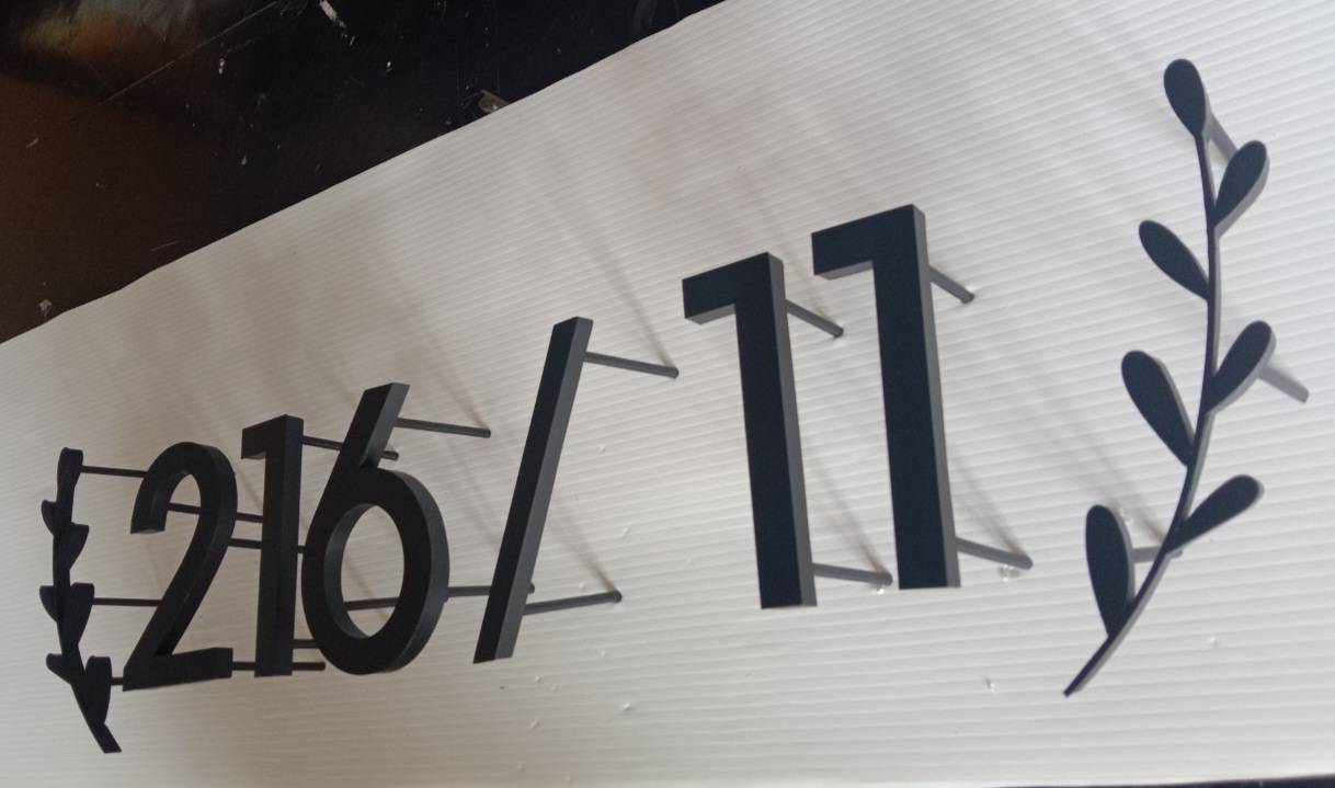 ป้ายบ้านเลขที่ อักษรสแตนเลสยกขอบพ่นทำสีดำ