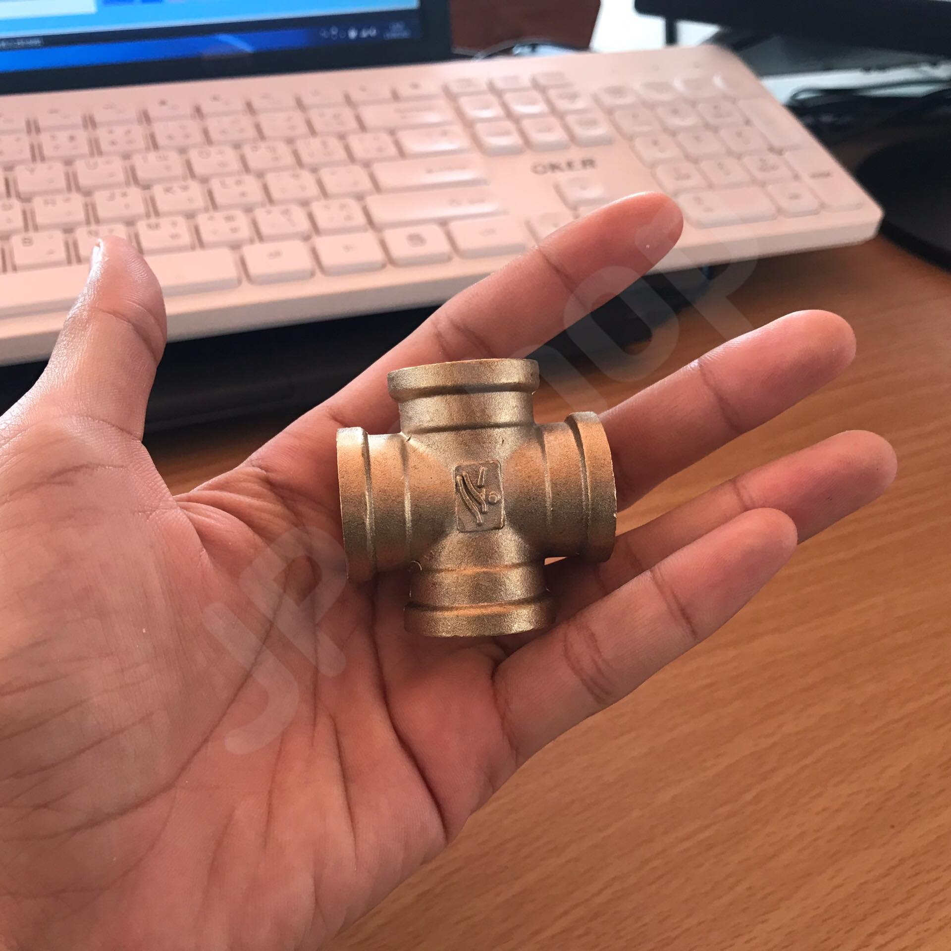 ข้อต่อทองเหลืองสี่ทางขนาด 4 หุน เกลียวใน ข้อต่อ ทองเหลือง สี่ทาง เกลียวใน ขนาด 4 หุน ตัดรอบทุกๆชั่วโมง#1554