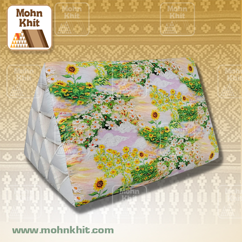 หมอนสามเหลี่ยม15ช่องลาย Oil painting70cmx39cmx39cm// Thai Tri-angle Cotton kapok 100%Traditional Floor Cushions . สำเนา