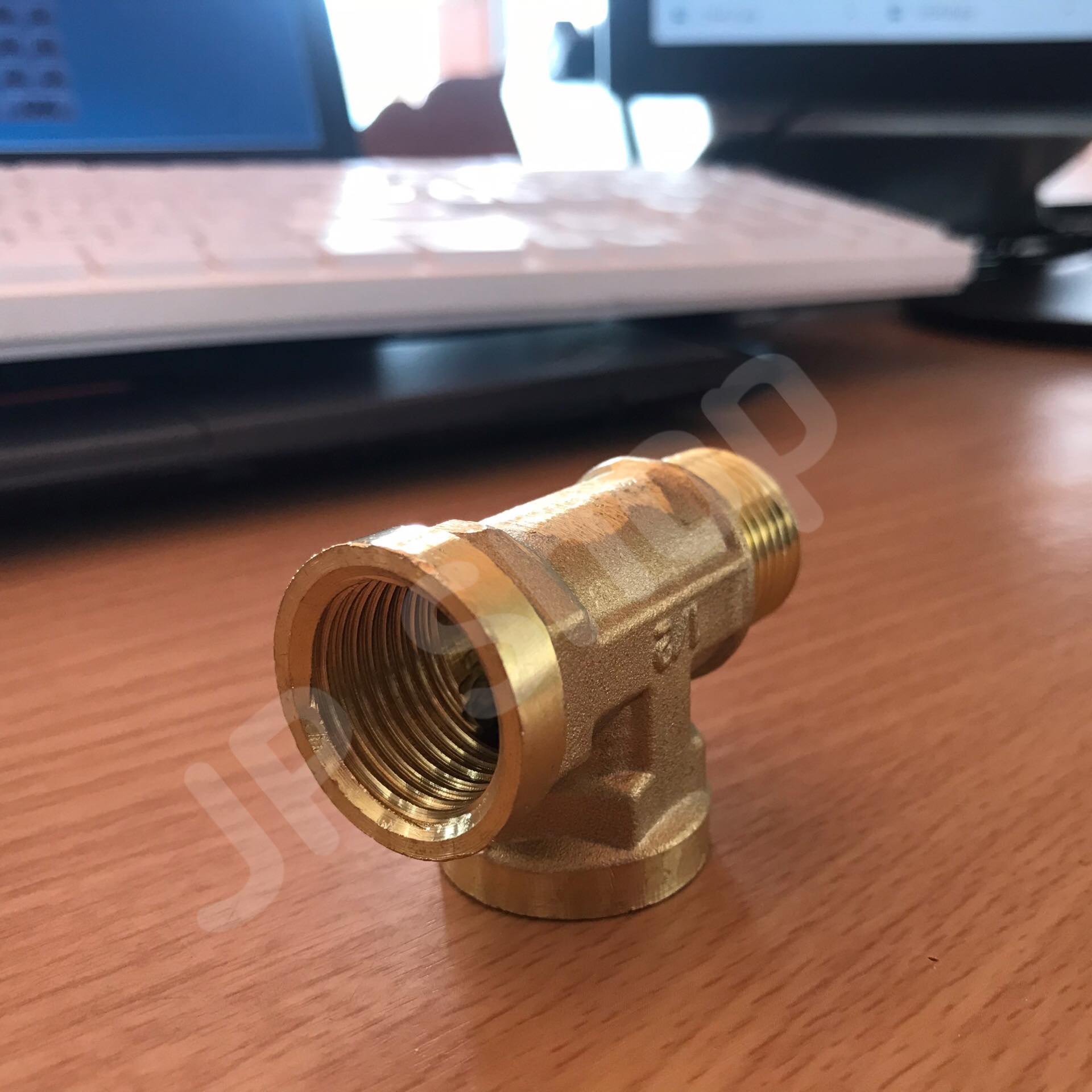 ข้อต่อทองเหลืองสามทางขนาด 4 หุน เกลียวนอก1 เกลียวใน 2 ข้อต่อ เกลียวนอก-ใน-ใน ทองเหลือง สามทาง #2254