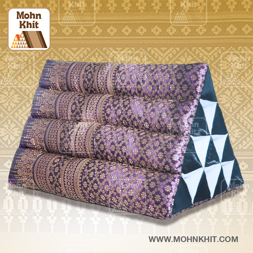 หมอนสามเหลี่ยม15ช่องผ้าไหมดิ้นทอง 55cmx38cmx40cm// Thai Tri-angle Cotton kapok Traditional Floor Cushions.