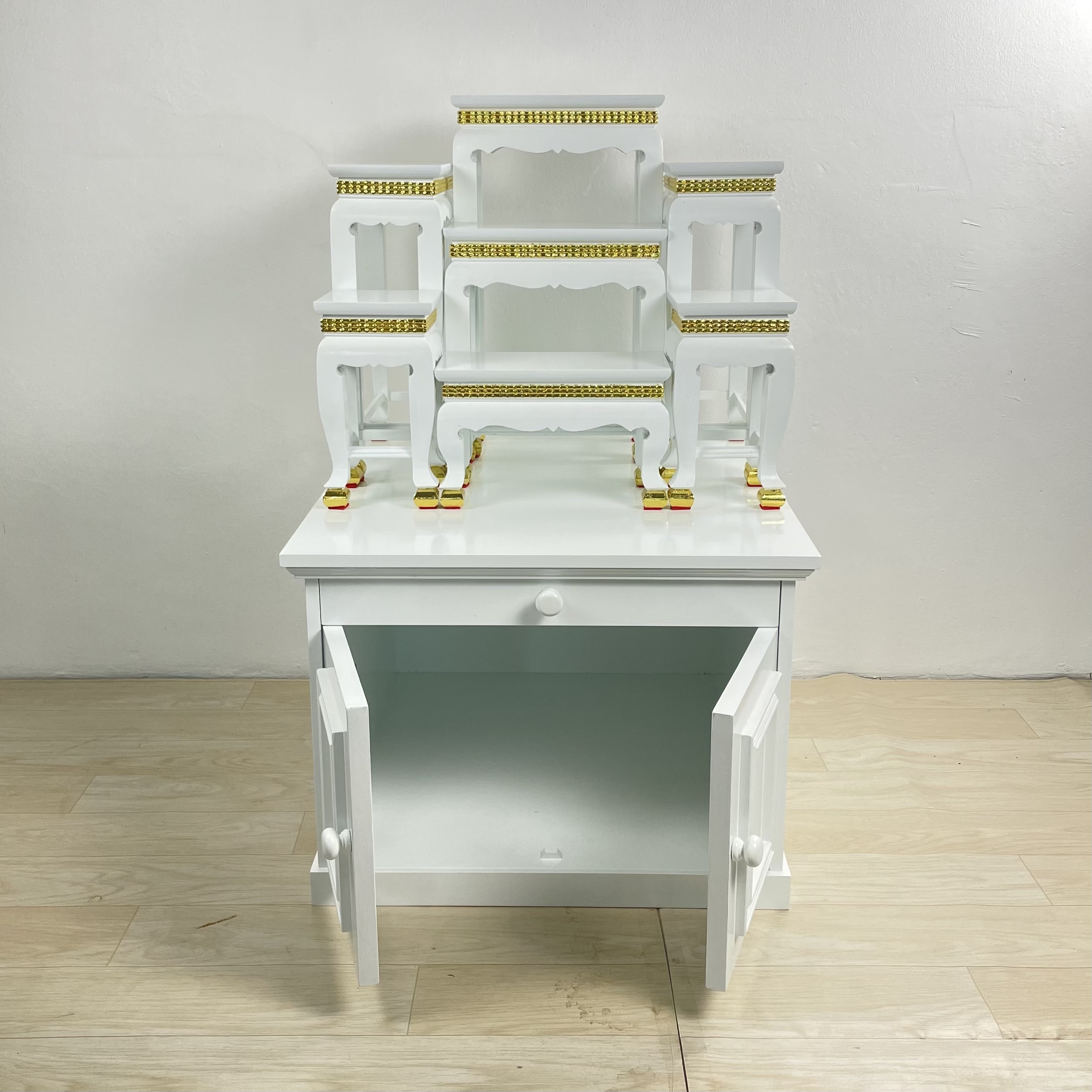 ตู้พระพร้อมโต๊ะหมู่ 7 หน้า 6 พิกุลขาว