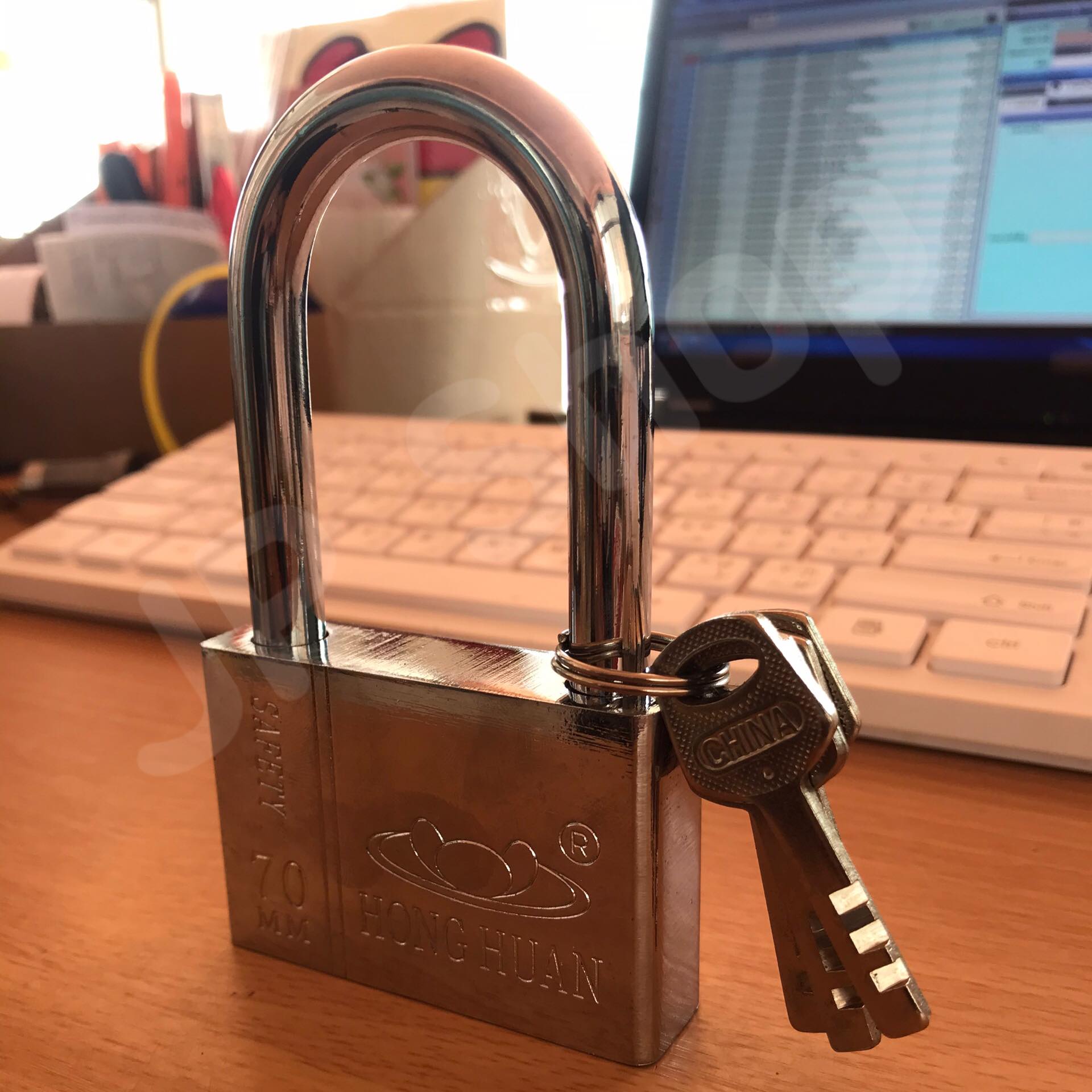 กุญแจล็อคบ้าน ล็อคครัว ล็อคอเนประสงค์ 70 มม. ล็อคแน่นหนา คงทน ราคาถูก สนใจสั่งซื้อได้เลย ห่วงยาว #901