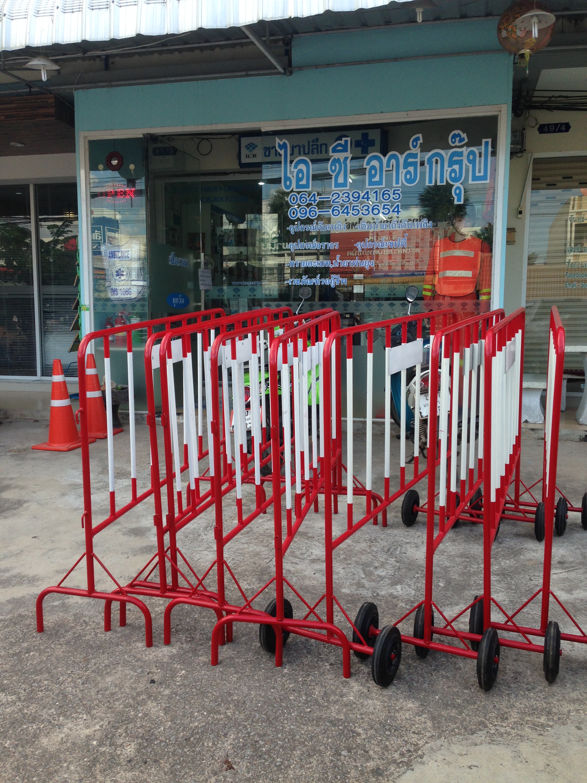 แผงกั้นจราจรแบบไม่มีล้อ ขนาด 1.50 เมตร