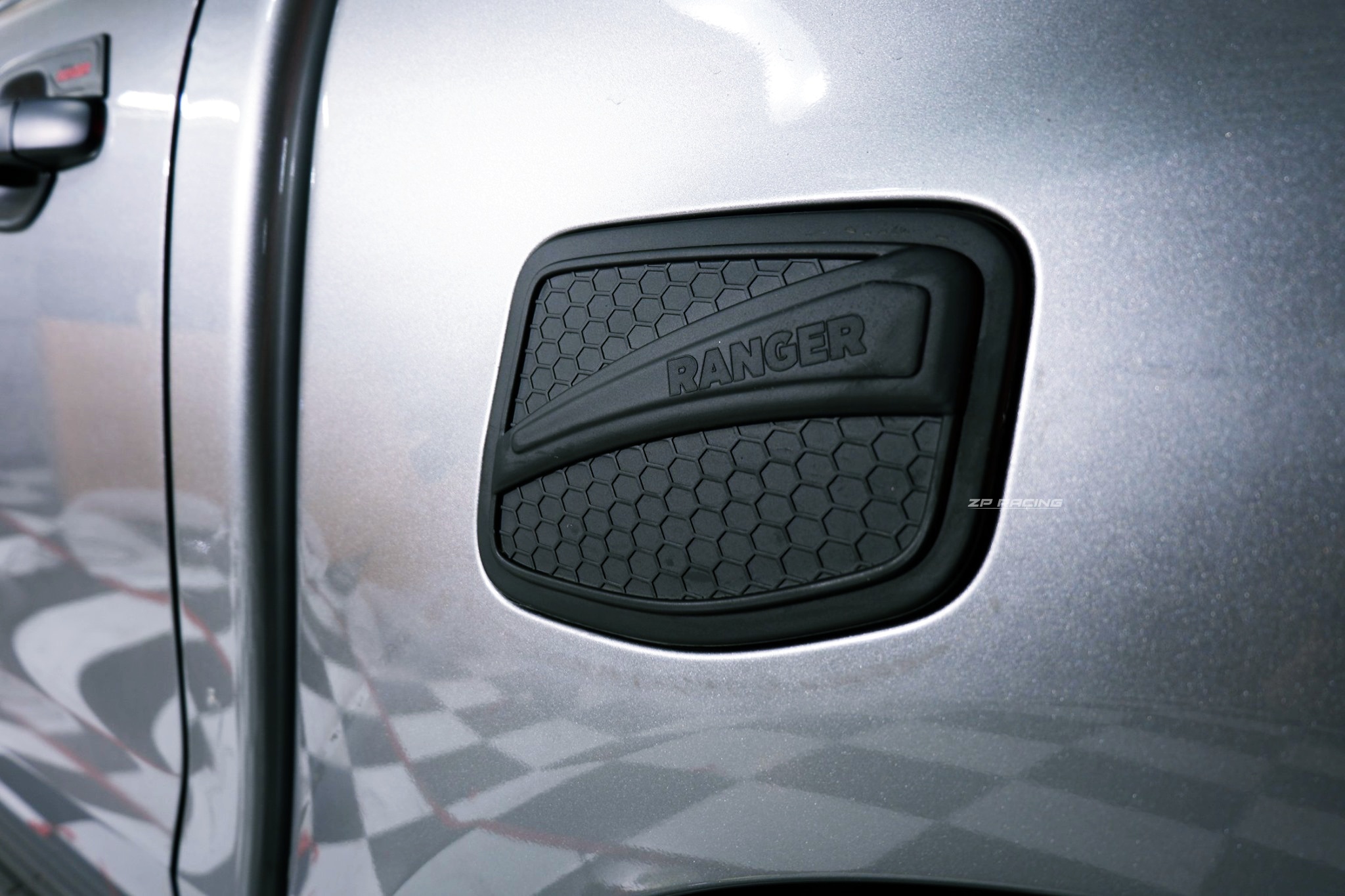 ครอบฝาถังน้ำมันฟอร์ดเรนเจอร์ Ford Ranger สีดำด้าน สำหรับปี 2012-2022