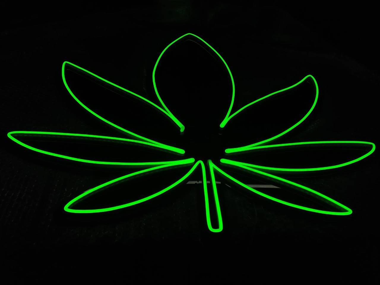 #ป้ายไฟนีออนดัดLEDรูปใบกัญชา