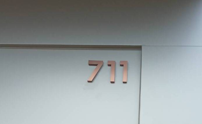 ป้ายอักษรสแตนเลสหน้าทองแฮร์ไลน์ยกขอบ ป้ายบริษัท ป้ายอาคาร ป้ายบ้านเลขที่