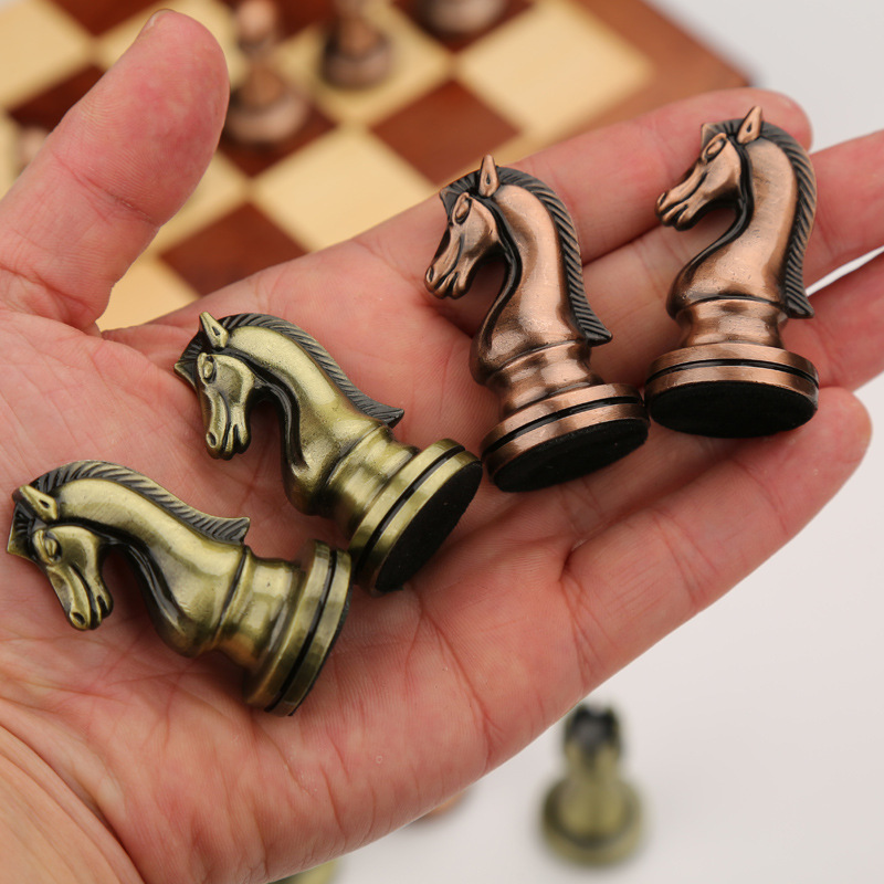 ชุดหมากรุกสากลไม้พับ (ตัวMetal สีgreen bronze & red bronze) Wooden Chess Set