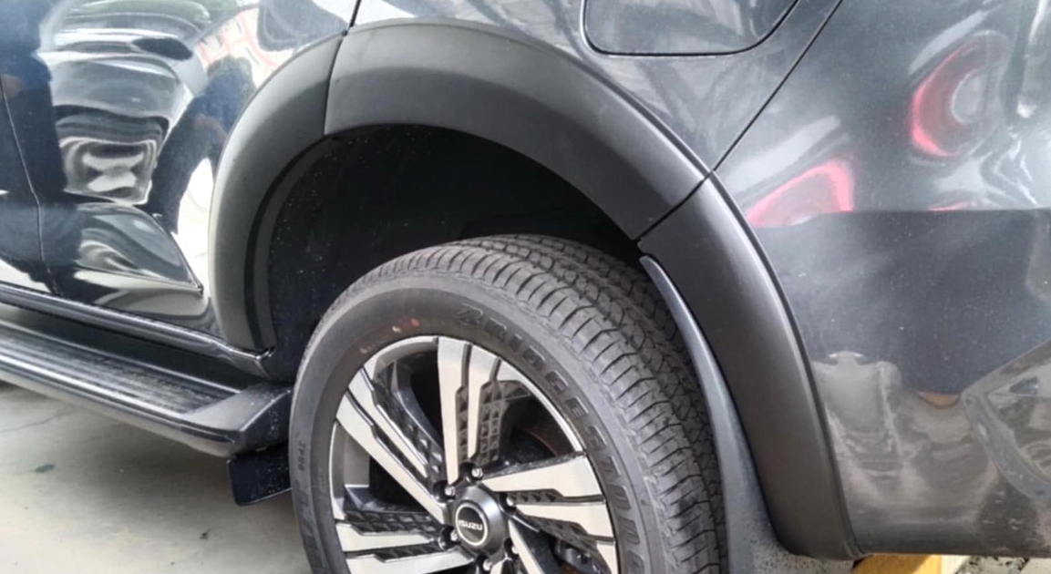 คิ้วล้อเรียบทรงศูนย์ 4 นิ้ว Isuzu MU-X 2025