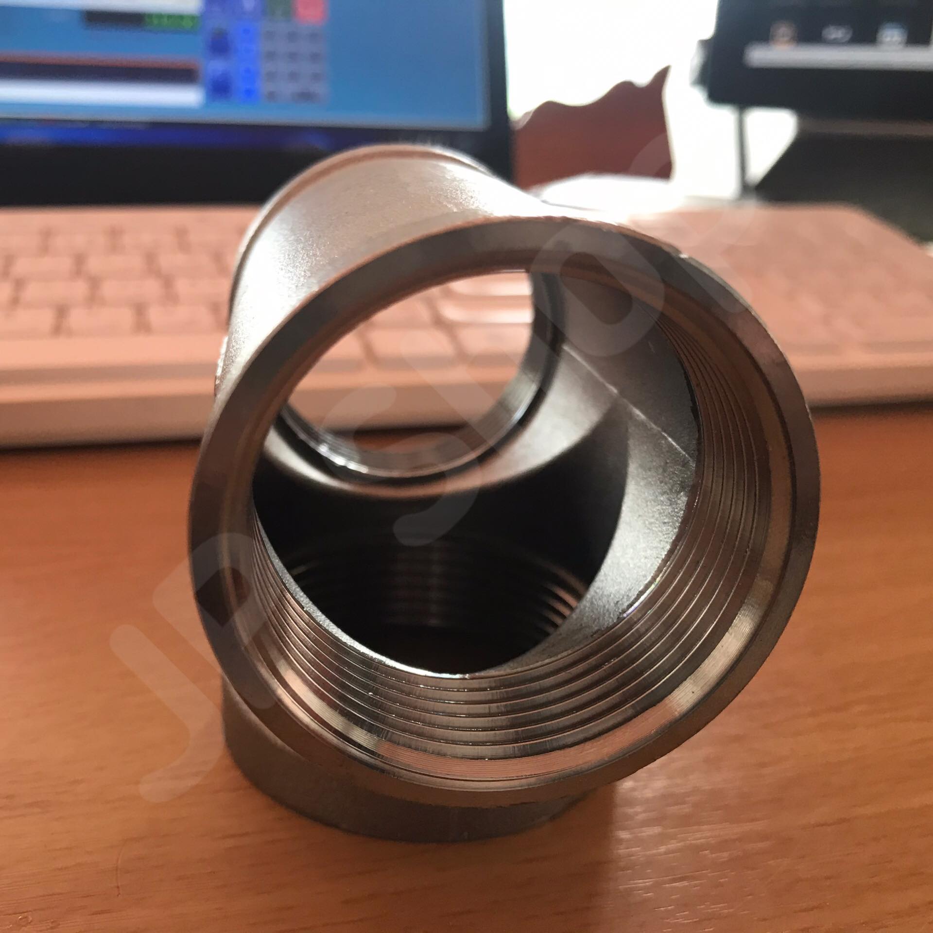 ข้อต่อสามทางสแตนเลส 304 ขนาด 1 1/2( Stainless Steel Tee 304, 1.5" Female Thread (Tee F/F/F) #2853