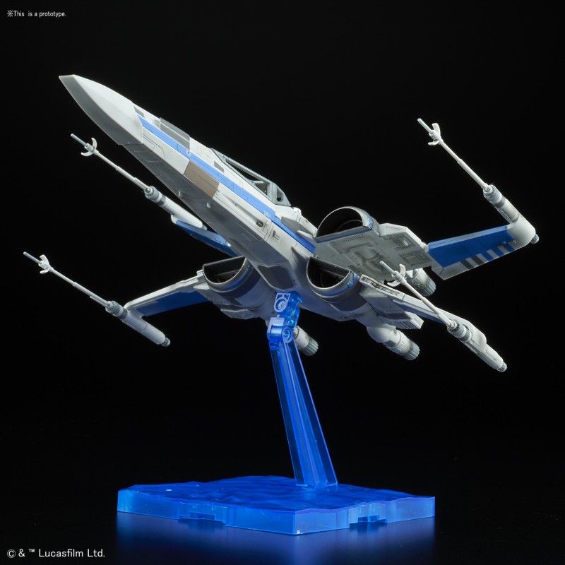 1/72 Blue Squadron Resistance X-Wing Fighter BANDAI - Star Wars