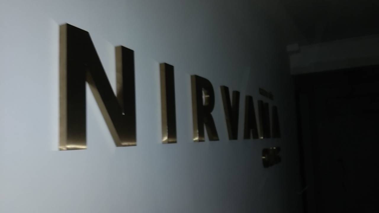 งานผลิตติดตั้ง ป้ายอักษรสแตนเลสหน้าทองแฮร์ไลน์ยกขอบ ป้ายชลบุรี