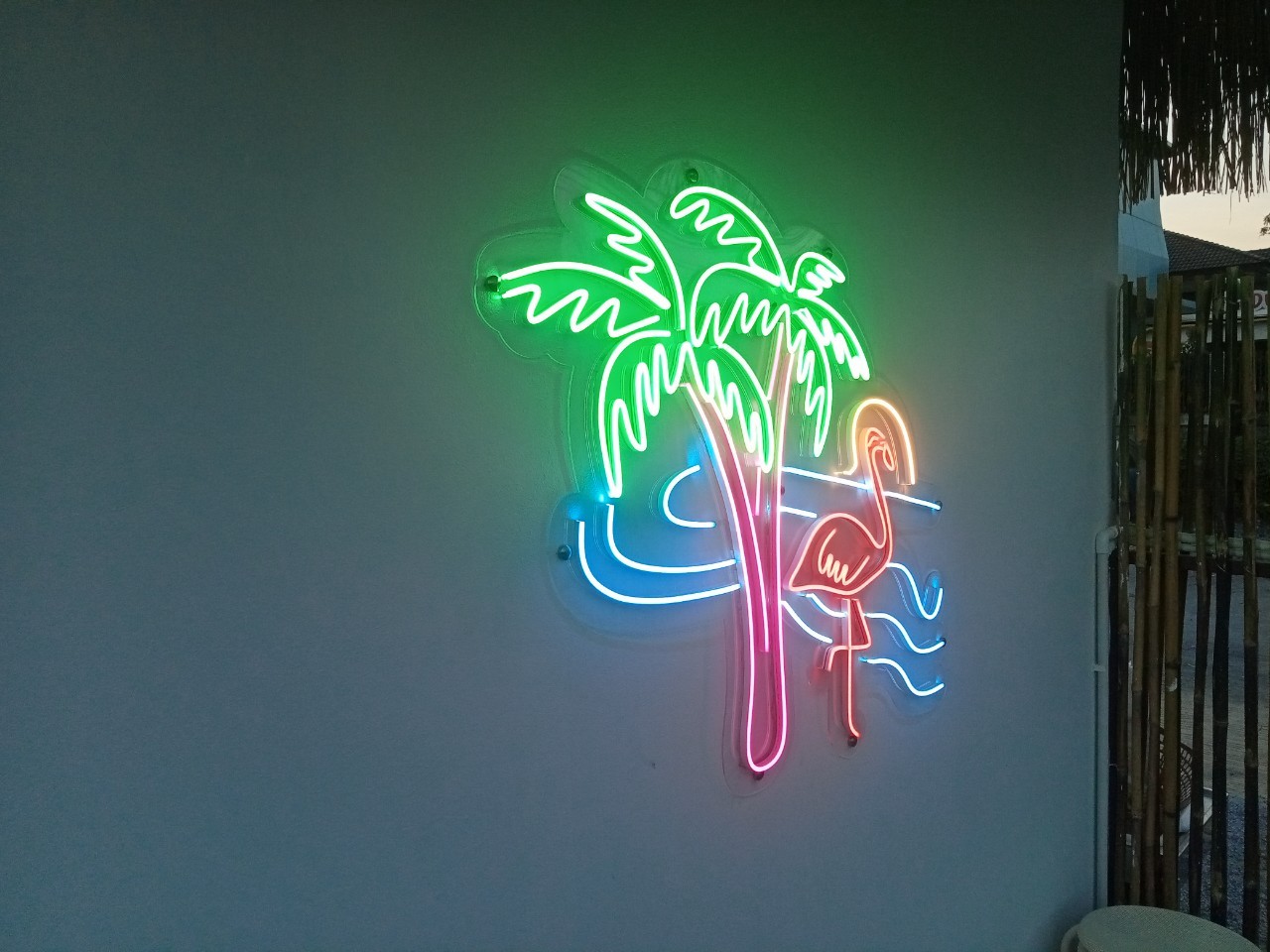 ไฟนีออน เฟค