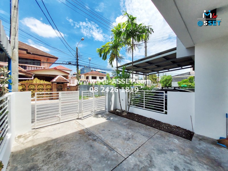 ขายทาวน์โฮม ย่าน วังหิน นวมินทร์ รามอินทรา : ถ.ลาดปลาเค้า 72 แยก 2 : 3 ชั้น 19.7 ตารางวา