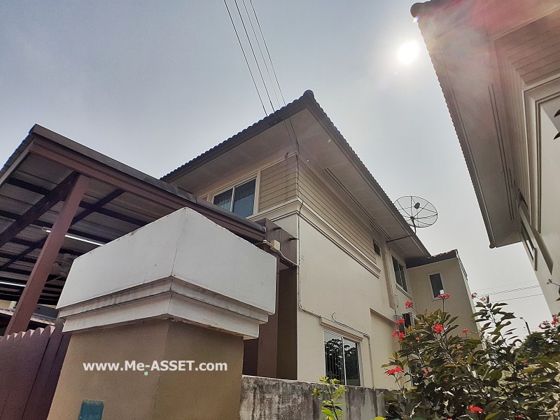 ขายบ้านแฝด ม.นลินวิลล์พลัส ถ.เคหะร่มเกล้า แขวงสะพานสูง เขตสะพานสูง กรุงเทพ / พื้นที่ 2 ชั้น 39 ตารางวา