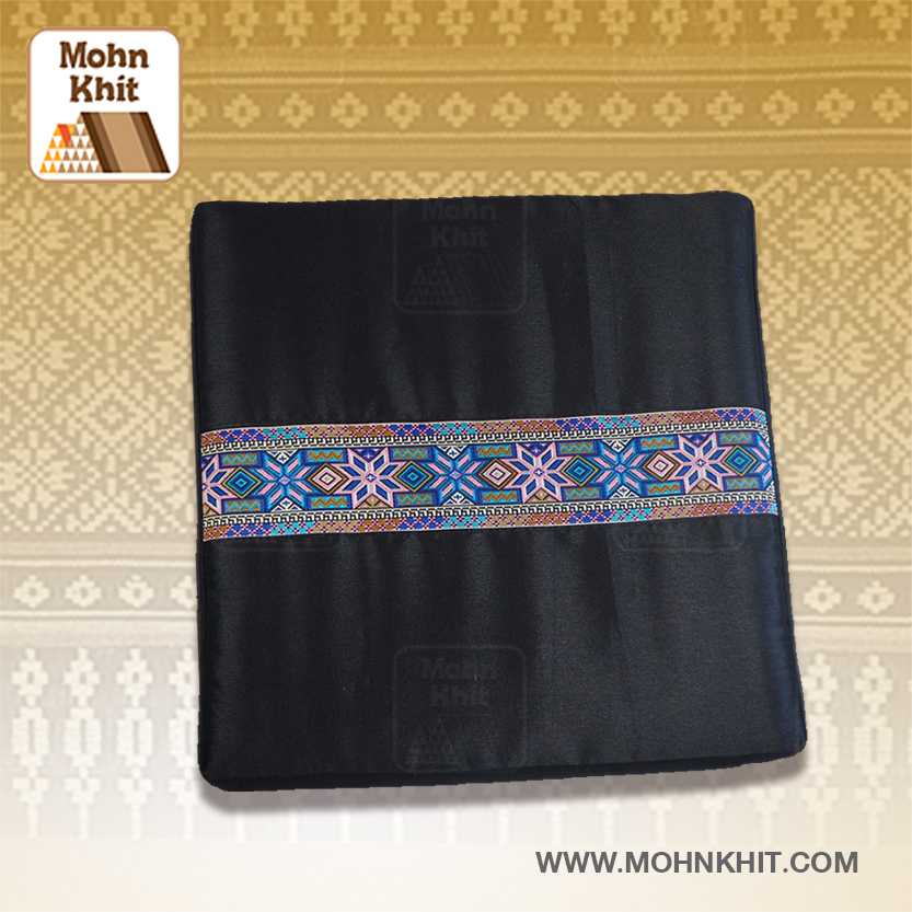 เซ็ทหมอนสามเหลี่ยม15ช่องผ้าไหมและเบาะรองนั่ง 55cmx38cmx40cm// Thai Tri-angle Cotton kapok Traditional Floor Cushions.