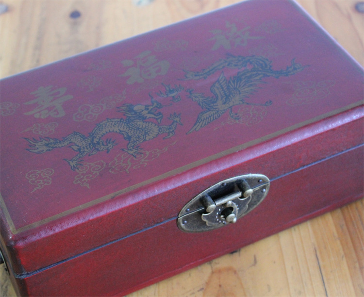 เม็ดหมากล้อมกล่องลายจีน