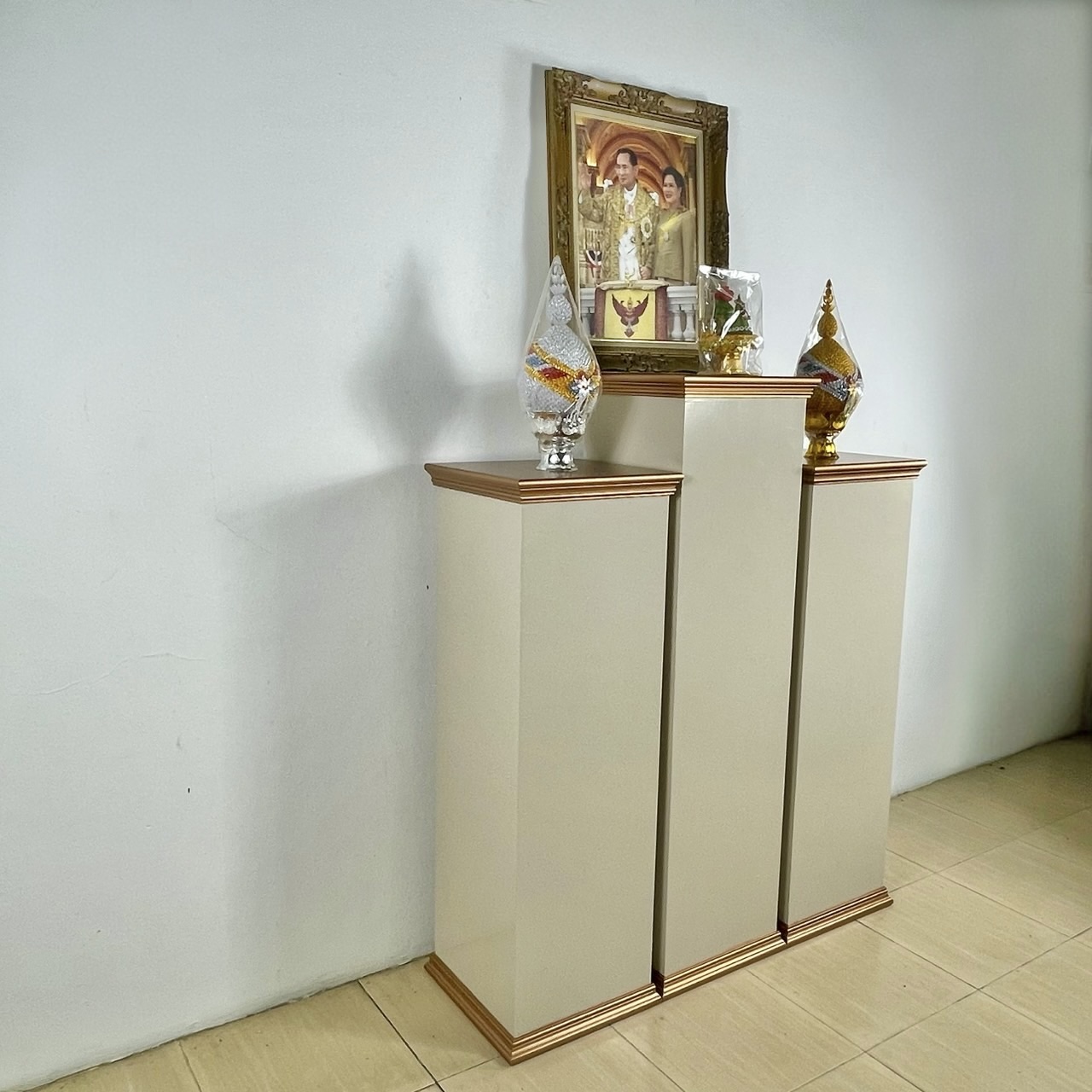 แท่นถวายพระพร สีครีมท็อปพิงก์โกลด์