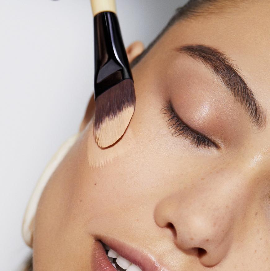 แปรงลงรองพื้น Bobbi Brown Foundation Brush (1อัน)