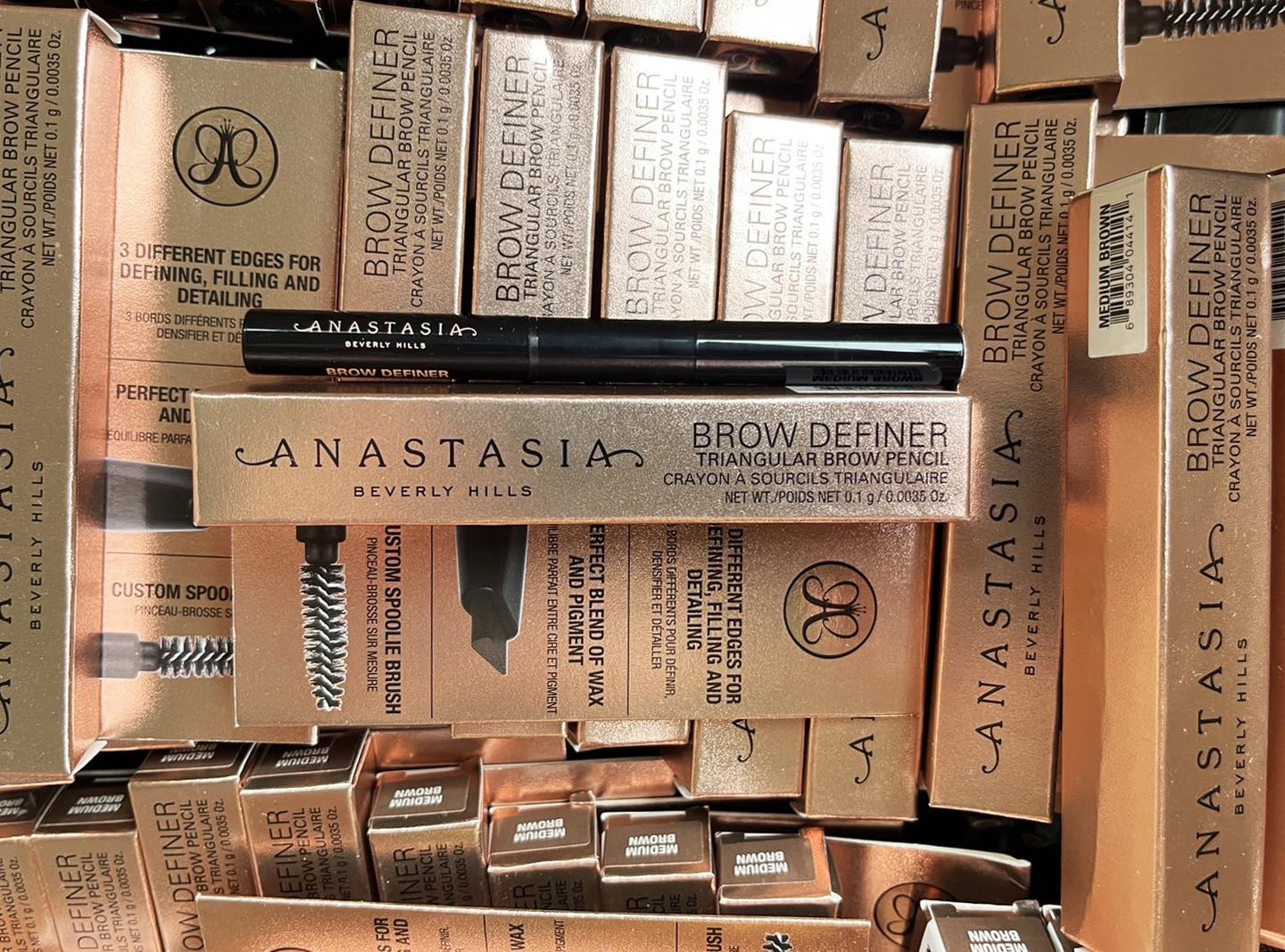 ANASTASIA Brow Definer Triangular Brow Pencil 0.1g. #MediumBrown น้ำตาลกลาง